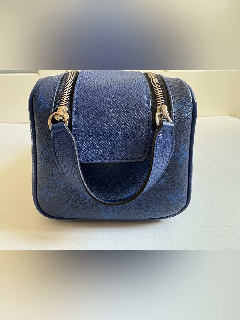 Louis Vuitton - Cobalt Blue Canvas Taigarama Dopp Kit M30849- Pristine Condition - Picture 8 of 15
